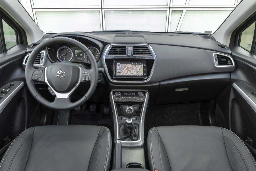Торпедо Suzuki SX4 S-Cross Hybrid 2020 года  (WW) (фото 10 из 40)